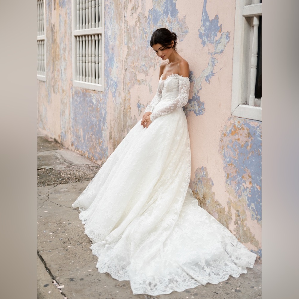 MONIQUE LHULLIER | Bliss Fall 2022 | BL22209 | Perfect condition, like new!